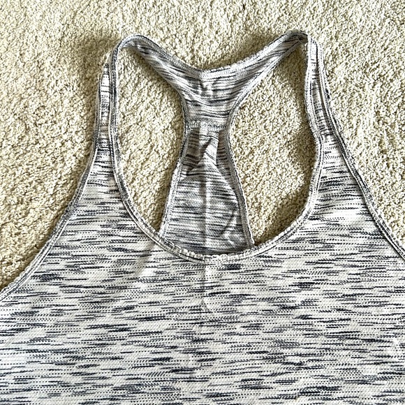 Lululemon tank top. Size 6 - Picture 2 of 2